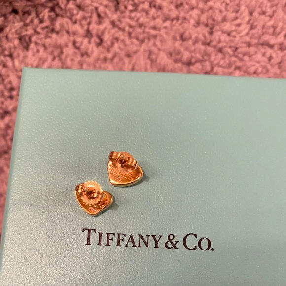 TIFFANY & CO ELSA PERETTI EARRINGS 18KT YG FULL HEART STUDS - Picture 2 of 10